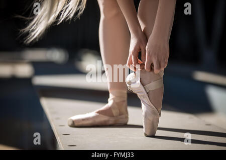 Legatura a ballerino pointe shoes Foto Stock