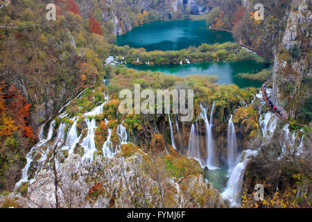 Autunno sui laghi di Plitvice in Croazia Foto Stock