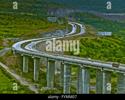 Una molto alta valle bridge Foto Stock