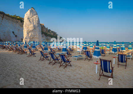 Panorama della spiaggia di Vieste e Gargano Parco naturale, Puglia, Italia Foto Stock