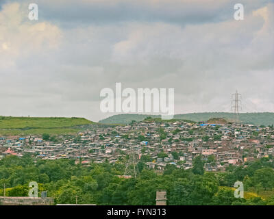 Delle baraccopoli in una città Foto Stock