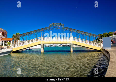 Città adriatica di Rogoznica ponte in ferro Foto Stock