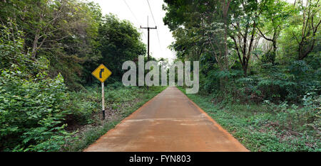 Curva a destra in avanti Foto Stock