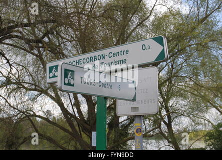 Segno in bicicletta nei pressi di Rochecorbon France Aprile 2016 Foto Stock