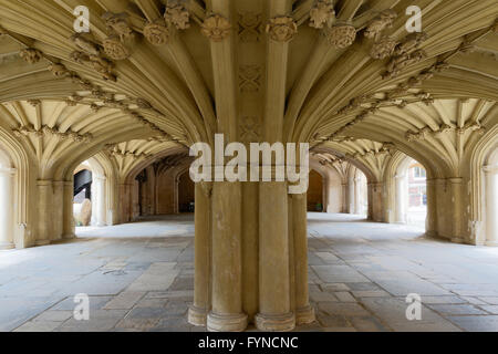 Undercroft di Lincoln's Inn Cappella in Londra Foto Stock