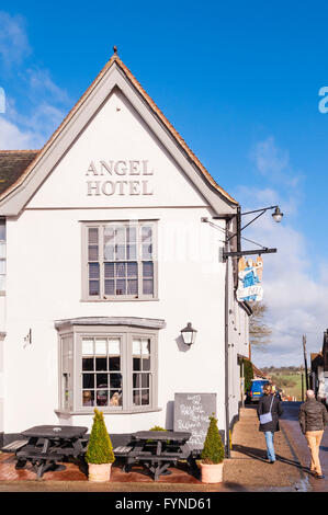 L'Angel Hotel si trova nel pittoresco villaggio di Lavenham , Suffolk , Inghilterra , Inghilterra , Regno Unito Foto Stock