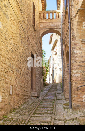 La stradina nel centro storico di Spello (Umbria, Italia) Foto Stock