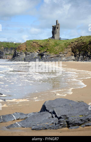 Wild atlantic via Castello e Spiaggia di Ballybunion contea di Kerry Irlanda Foto Stock