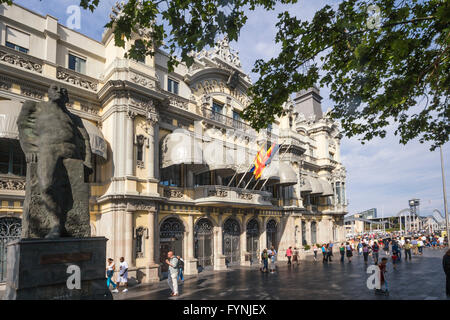 La porta centrale edificio , Port de Barcelona, Port Vell di Barcellona Spagna Foto Stock