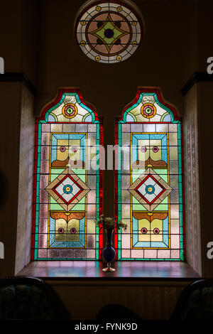 Una delle diverse finestre di vetro macchiate in Langford Mansion, Walcha NSW Australia. Foto Stock