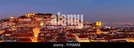 Variopinto panorama di Lisbona al bellissimo twilight. Portogallo Foto Stock