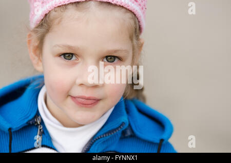 Ritratto di quattro anni di ragazza in un cappello Foto Stock