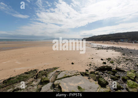 Il Galles e Anglesey sentiero costiero, il Galles. Benllech sands beach, con Rosso Wharf Bay in background. Foto Stock