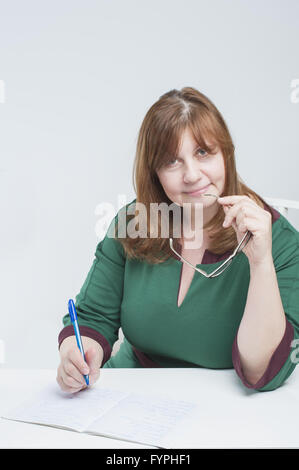 Controlli di insegnante di scuola notebook. Foto Stock