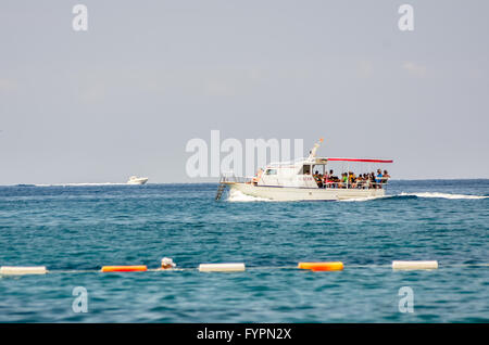 Nave sul mare Foto Stock