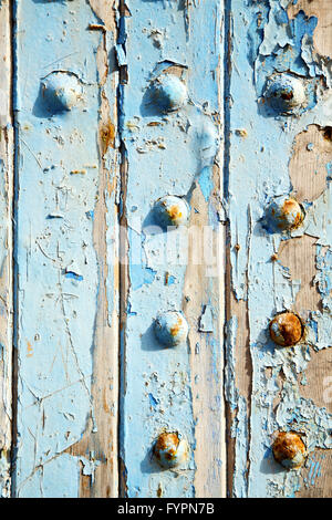 Sporco vernice rimossa nel blu rosso Foto Stock