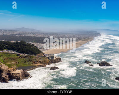 Vista aerea, Seal Rocks off Cliff House e Sutro Bagni, lungo Ocean Beach, Oceano Pacifico, San Francisco, Lands End Area Foto Stock