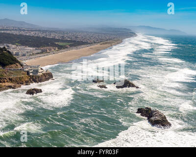 Vista aerea, Seal Rocks off Cliff House e Sutro Bagni, lungo Ocean Beach, Oceano Pacifico, San Francisco, Lands End Area Foto Stock