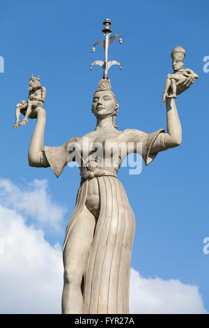 Imperia statua di Peter Lenk, tenendo il Papa e l'imperatore nelle sue mani, porta al Lago di Costanza, costanza, Baden-Württemberg Foto Stock