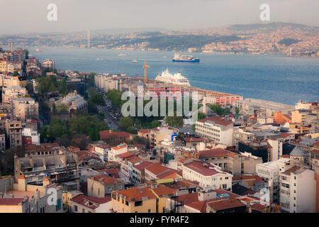Istanbul skyline al tramonto Foto Stock