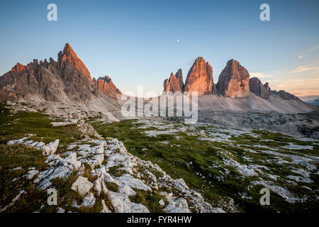 Tre Cime di Lavaredo e il Monte Paterno al tramonto Foto Stock