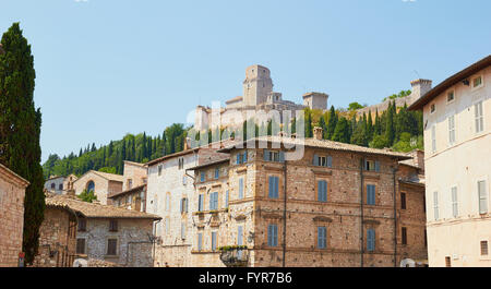 Rocca Maggiore fortezza da Piazza San Rufino Assisi Umbria Italia Europa Foto Stock