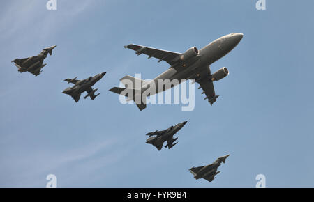 Berlino / GERMANIA - Maggio 2014: tedesco di aerei militari e getti di attacco su ILA ( Internationale Luft- und Raumfahrtausstellung) Foto Stock
