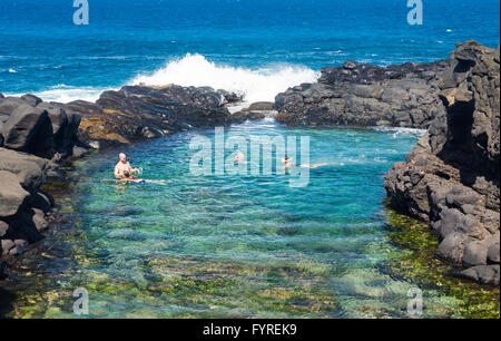 I turisti a Queens Beach Princeville Kauai Foto Stock