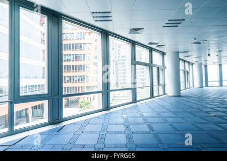 Interno del moderno edificio per uffici Foto Stock