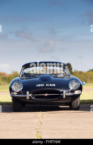 1963 Jaguar E tipo auto a Bicester Heritage Centre. Oxfordshire, Inghilterra Foto Stock