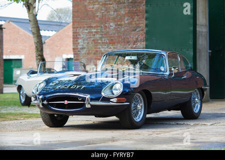 1962 Jaguar E tipo auto a Bicester Heritage Centre. Oxfordshire, Inghilterra Foto Stock