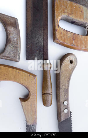 Visto / old handsaw isolato - strumenti vintage Foto Stock