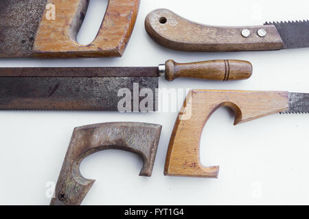 Visto / old handsaw isolato - strumenti vintage Foto Stock