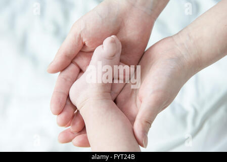 La foto è stata scattata dal neonato per ostetricia e ginecologia Ostetricia neonatale piedi bambino close-up Foto Stock