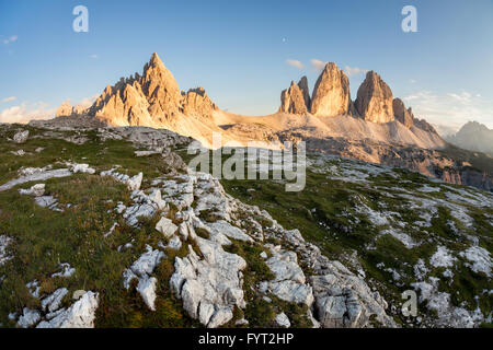 Tre Cime di Lavaredo e il Monte Paterno al tramonto Foto Stock