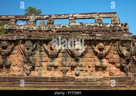 La terrazza degli elefanti, Angkor Thom (XII secolo complesso tempio), Angkor Sito Patrimonio Mondiale, Siem Reap, Cambogia Foto Stock