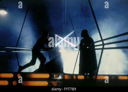 L'Empire Strikes Back (noto anche come Star Wars: Episodio V - l'impero colpisce ancora) è un 1980 American epic opera dello spazio film. Questa fotografia è per il solo uso editoriale ed è il copyright del film company e/o il fotografo assegnato dal film o società di produzione e può essere riprodotto solo da pubblicazioni in congiunzione con la promozione del film di cui sopra. Un credito per il film company è richiesto. Il fotografo deve anche essere accreditato quando noto. Foto Stock