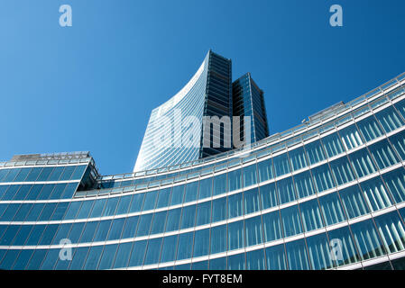 Bellissimi e moderni in vetro e acciaio palazzo del consiglio regionale della Lombardia immobile sito in Milano, Italia, Europa Foto Stock