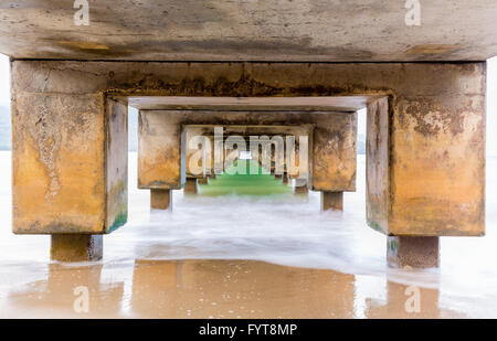 La parte inferiore di Hanalei Pier lunga esposizione Foto Stock