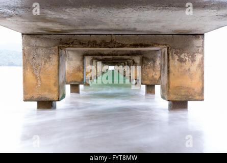 La parte inferiore di Hanalei Pier lunga esposizione Foto Stock