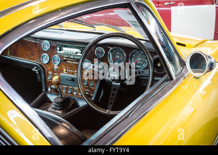 Cabina della vettura sportiva Lotus Elan +2 RHD, 1971. Foto Stock