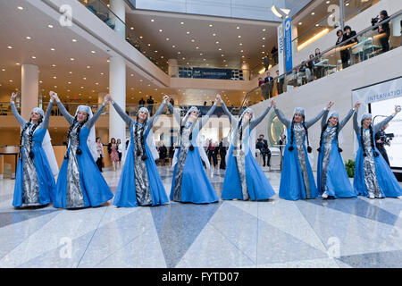 Tradizionale rumena ballerini folk - USA Foto Stock