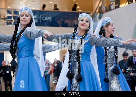Tradizionale rumena ballerini folk - USA Foto Stock