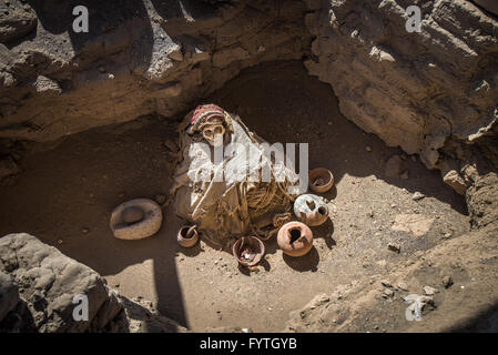 Il cimitero di Chauchilla con mummie prehispanic nel deserto di Nazca, Perù Foto Stock