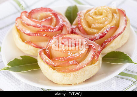 Rose da apple e pasta sfoglia Foto Stock