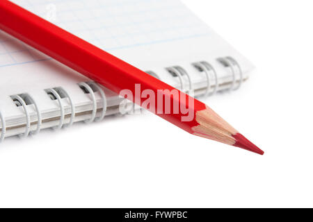 Matite di colore rosso e il portatile Foto Stock