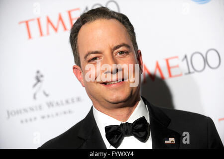 Reince Priebus al momento 100 Gala 2016 presso il Lincoln Center. New York, 26 aprile 2016. © dpa picture alliance/Alamy Live News Foto Stock