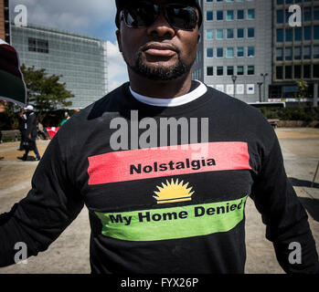 Bruxelles, BXL, Belgio. 28 apr, 2016. Biafrans tenere la protesta presso il quartiere dell Unione Europea a Bruxelles, in Belgio il 28.04.2016 manifestanti indipendenza richiesta per il Biafra che è la parte della Nigeria. Il Biafra era un paese indipendente dal 1967 al 1970. Ora vi è un forte movimento secessionista. da Wiktor Dabkowski © Wiktor Dabkowski/ZUMA filo/Alamy Live News Foto Stock