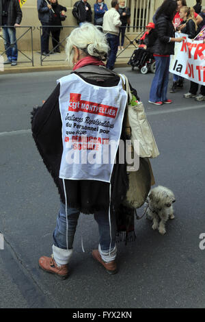 Montpelllier, Languedoc-Roussillon, Francia: 28 Aprile, 2016. Manifestazione contro la riforma El Khomri del codice francese del lavoro. Foto Stock