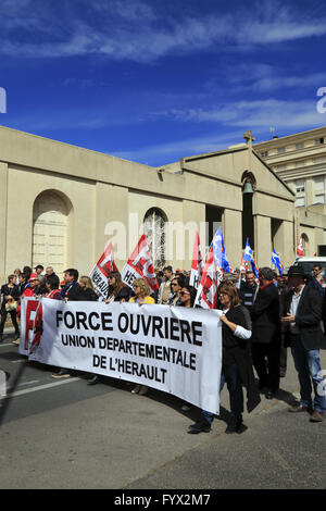 Montpelllier, Languedoc-Roussillon, Francia: 28 Aprile, 2016. Manifestazione contro la riforma El Khomri del codice francese del lavoro. Foto Stock